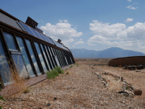 earthships taos new mexico ecologisch wonen duurzaam bouwen